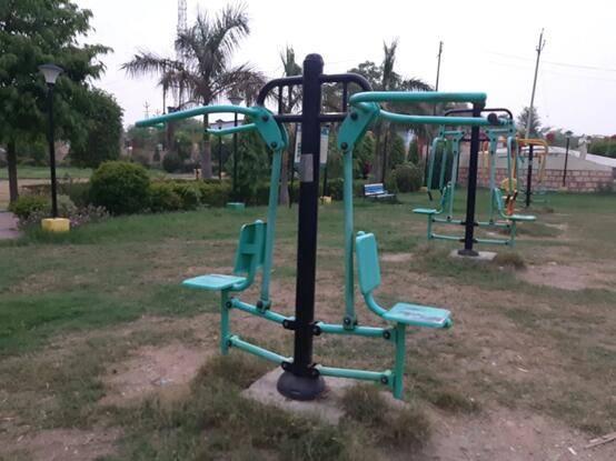 公園健身器材深夜自己 運動 警方調查后這樣說